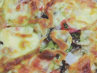 9、蔬菜披萨,芝士表面变焦黄色正好????