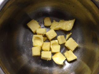 2、#曲奇菜谱秀#香草花生酱曲奇,黄油室温软化