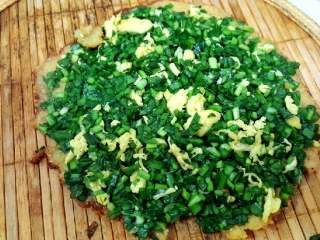 6、老北京韭菜糊饼,出锅