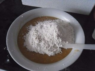 6、五仁月饼,再加入剩余的低粉 