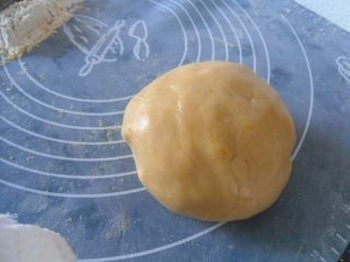 8、五仁月饼, 覆盖保鲜膜，松弛2--3小时后再用