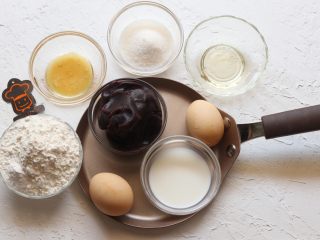 1、铜锣烧,准备好以上食材「一定要用不沾锅喔！」