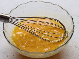 6、铜锣烧,继续搅拌均匀。