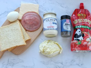 1、沼夫三明治,准备好所需食材