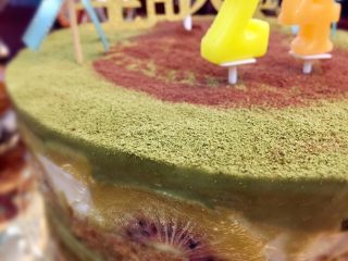 29、抹茶双味芝士生日蛋糕,表面的抹茶粉再来个特写，如何，反正对于第一次来做的我是非常非常满意了????