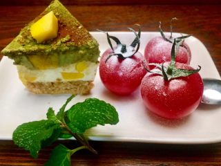 31、抹茶双味芝士生日蛋糕,没日吃完剩下的第二天做下午茶也是棒棒哒美美哒！怎么样想不想也给他或她一个惊喜呢？????