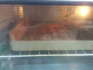 12、小熊饼干,送入预热好的烤箱中上层烤制12分钟。