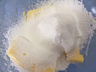 7、美味芝士饼干,筛入低筋粉