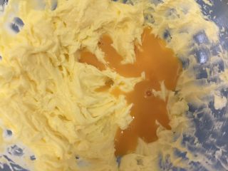 10、美味芝士饼干,加入蛋液