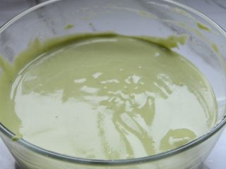 12、低脂沙拉+抹茶肉松蛋糕卷,不要画圈搅拌，避免消泡