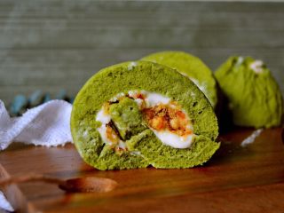 19、低脂沙拉+抹茶肉松蛋糕卷,三者结合，回味无穷～