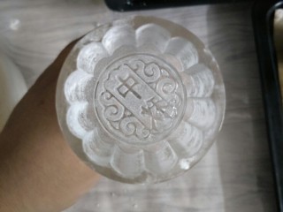 9、广式月饼,模具撒粉防粘