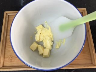 2、萌萌纽扣小饼干,黄油室温自行软化