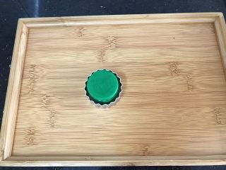 12、萌萌纽扣小饼干,我用的一个饼干模，一个胡椒粉瓶盖