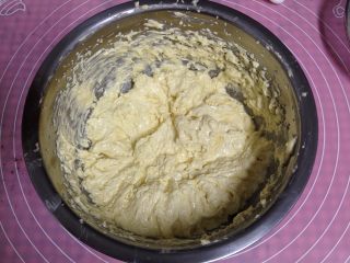 5、可可裂纹曲奇,搅打至完全均匀