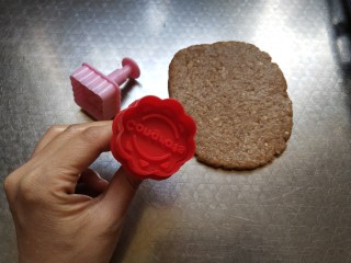 11、全麦燕麦饼干,用饼干模具压模