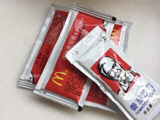 4、自制吐司披萨,平时在外面剩回来的番茄酱可以用上哈哈