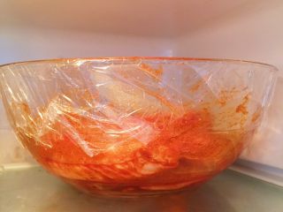 6、奥尔良烤翅,放入冰箱冷藏24小时