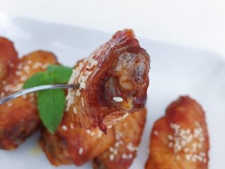 14、奥尔良烤翅,忍不住用叉子造起来