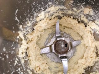 2、超级好吃的榴莲披萨,打好的样子。