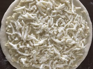 10、超级好吃的榴莲披萨,最后撒上芝士。芝士的量按个人喜好,我是铺满就好了。