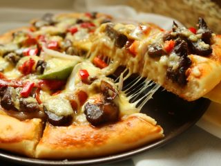 16、黑椒牛柳披萨,也有拉丝。