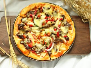 17、黑椒牛柳披萨,成品。