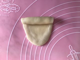 13、蛋黄酥（黄油版）,从一头卷起来