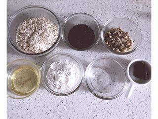 1、燕麦芝麻核桃酥－低卡又香酥的小饼干,备齐所用材料