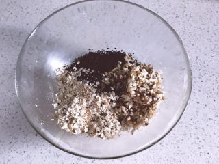 7、燕麦芝麻核桃酥－低卡又香酥的小饼干,加入燕麦芝麻核桃碎