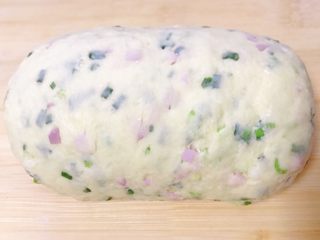 13、香葱芝士饼干,拌匀后取出揉成面团