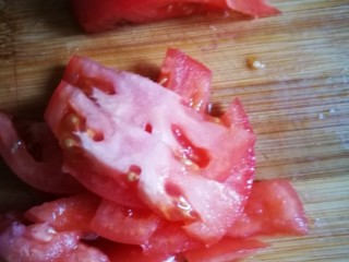 10、萨拉米白香肠培根薄底披萨(平底锅版),普通番茄切丁。