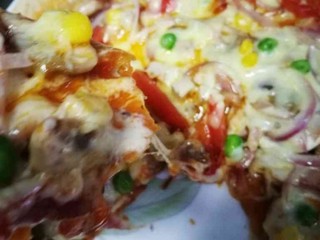 23、萨拉米白香肠培根薄底披萨(平底锅版),趁热次,太馋人了,反正我次了三块啊????