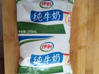 7、披萨味的薄饼,一袋纯牛奶