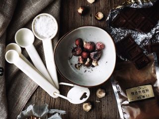 2、浓郁巧克力咖啡马芬蛋糕,准备好材料