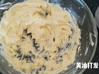 4、裱花曲奇-黄油曲奇,打发成发白成两倍大