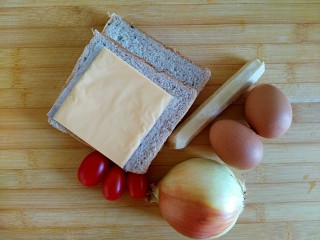 1、元气早餐之土司披萨饼,备齐食材