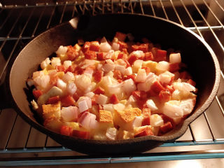 12、烤馒头披萨,打开烤箱已经闻到香味了