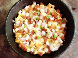 14、烤馒头披萨,撒上葱花