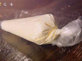 13、月光族必备,吃土吃出新高度,装入裱花袋备用