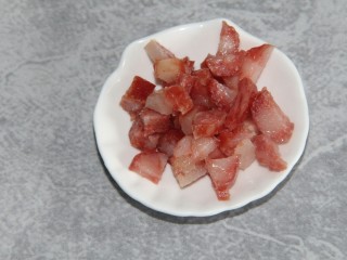 6、沙拉三明治,腊肠切丁