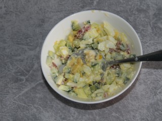 12、沙拉三明治,拌匀