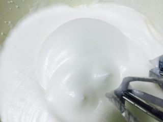 7、淡奶油蛋糕,第三次放糖