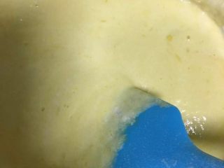 10、淡奶油蛋糕,迅速翻拌均匀