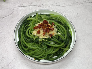 10、蒜泥茼蒿,干辣椒圈