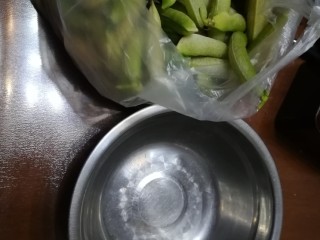 3、甜脆可口的缤纷披萨,现剥豌豆仁，这可是婆婆种的哦，纯天然的