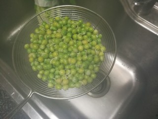 6、甜脆可口的缤纷披萨,捞起沥干