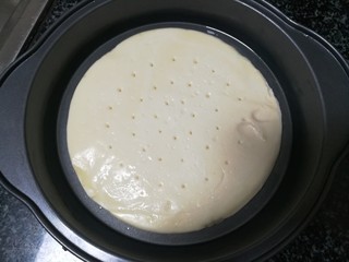 10、甜脆可口的缤纷披萨,摆上披萨饼