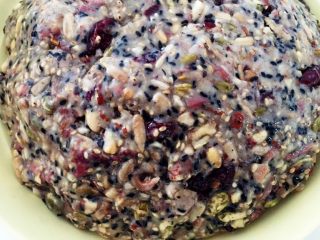 12、金华火腿伍仁馅,充分抓捏均匀后，静置30分钟就可以使用了！