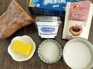 1、南瓜酸奶慕斯,准备如图示的材料,酸奶要浓稠型的,要么用淡奶油替换